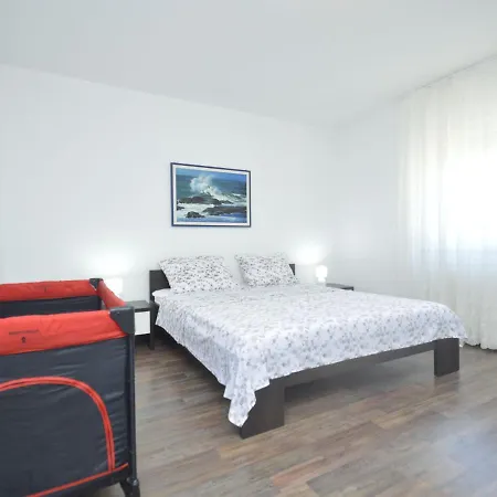 Διαμέρισμα Bozac - Pul480 By Interhome *
