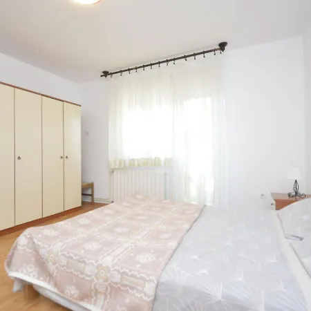 Διαμέρισμα Bozac - Pul480 By Interhome *